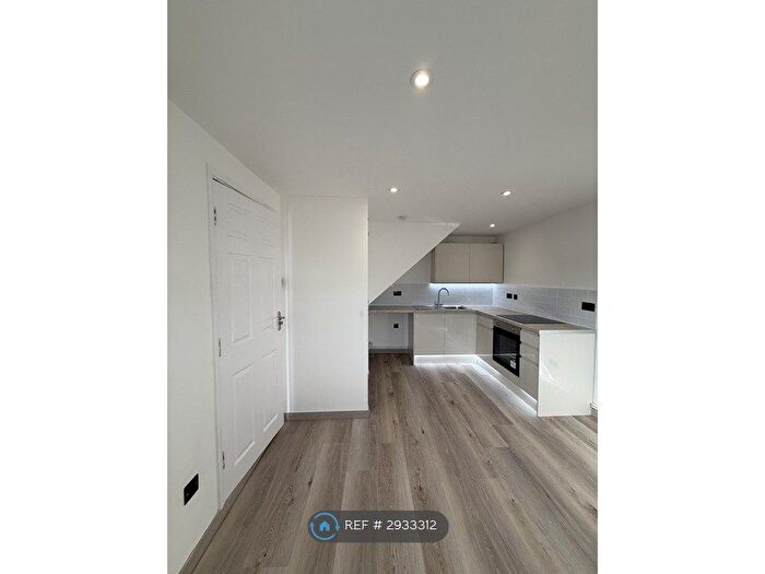 Studio To Rent In Godman Road, Grays, RM16