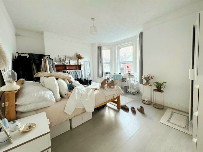 5 Bedroom House To Rent In Harborough Road, SO15