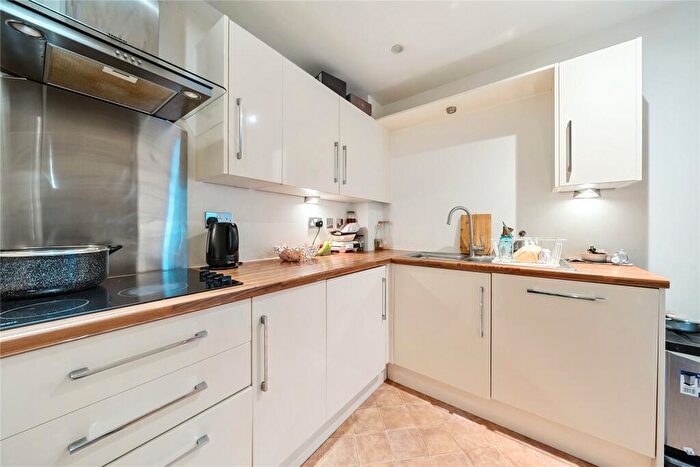 2 Bedroom Flat For Sale In Oakwood Avenue, Beckenham, BR3