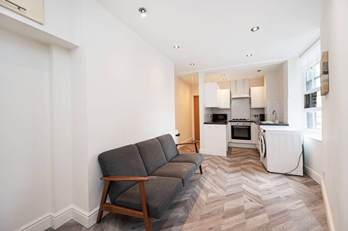 2 Bedroom Flat For Sale In Brett Road, Hackney, London, E8