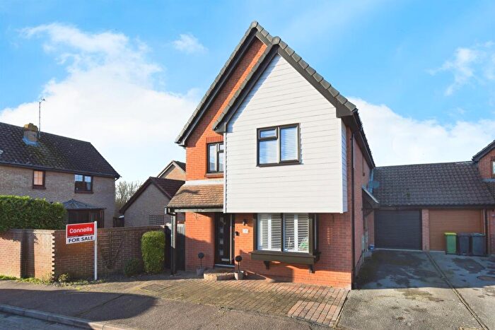 4 Bedroom Link Detached House For Sale In Norwich Crescent, Rayleigh, SS6