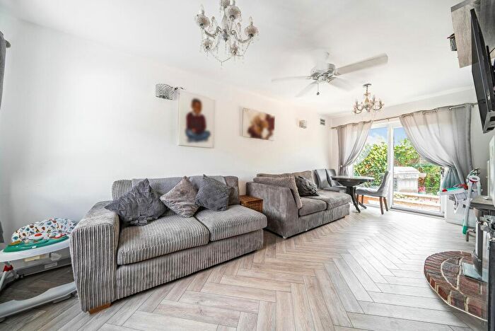 2 Bedroom Property For Sale In Painters Forstal, Faversham, ME13