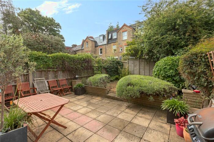 2 Bedroom Apartment To Rent In Cavendish Road, London, SW12