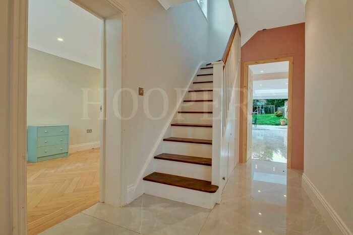 4 Bedroom House To Rent In Birchen Grove, London, NW9