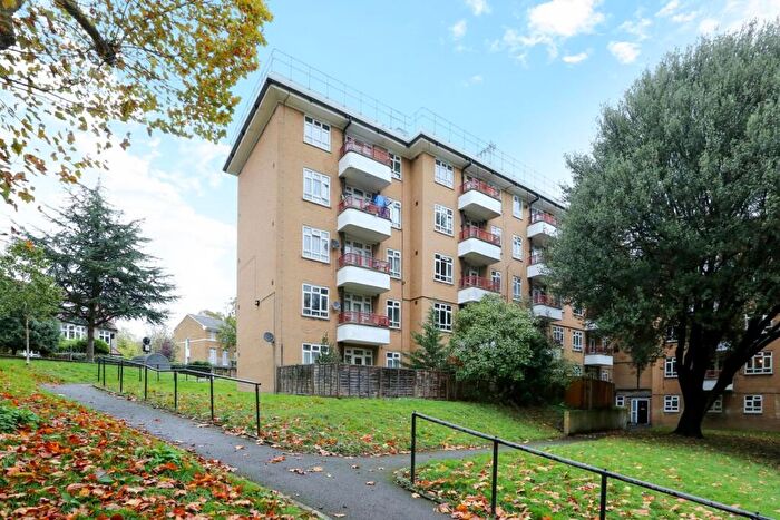 1 Bedroom Apartment To Rent In Appleshaw, Champion Hill, London, SE5