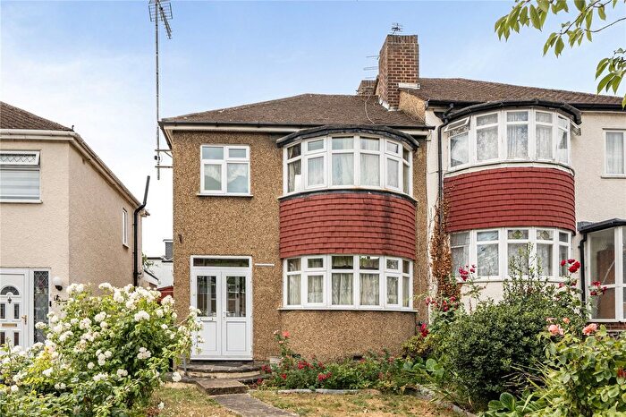 3 Bedroom Semi-Detached House For Sale In Avondale Avenue, East Barnet, EN4