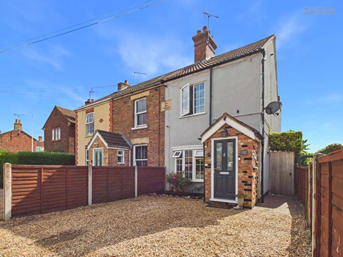 2 Bedroom End Of Terrace House For Sale In Broadway, Farcet, Peterborough, PE7