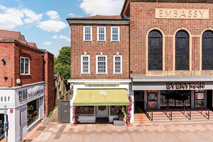 3 Bedroom Flat For Sale In High Street, Esher, KT10