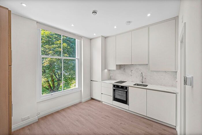 Studio To Rent In Arundel Gardens, London, W11