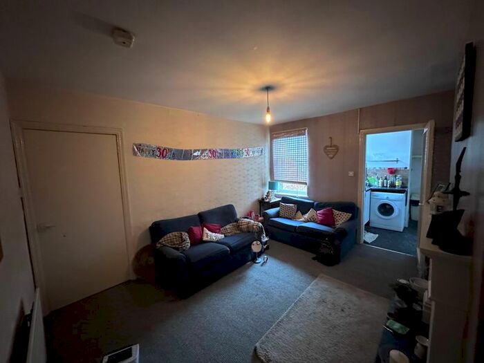 3 Bedroom Flat To Rent In Warton Terrace, Heaton, Newcastle Upon Tyne, NE6