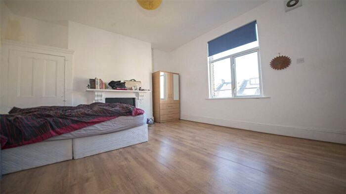 Apartment To Rent In Corrine Road, Tufnell Park, London, N19