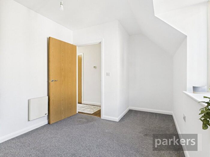 2 Bedroom Apartment For Sale In Welch Way, Witney, Oxfordshire, OX28