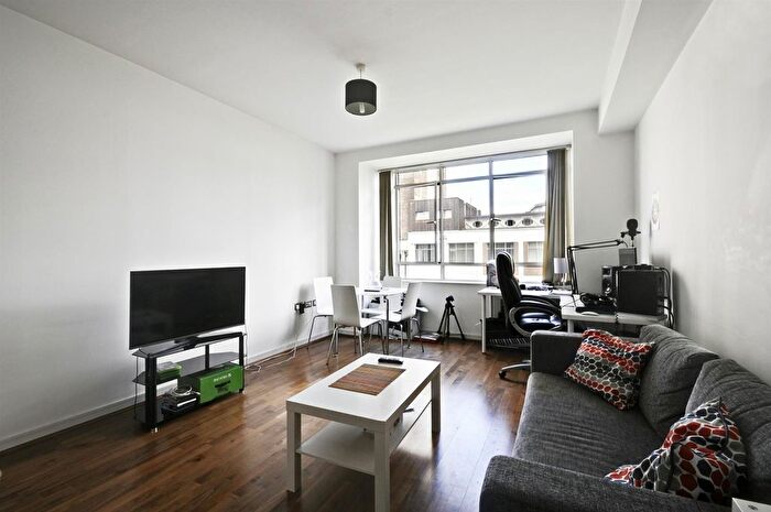 1 Bedroom Flat To Rent In Wallis House, Great West Road, Brentford, TW8