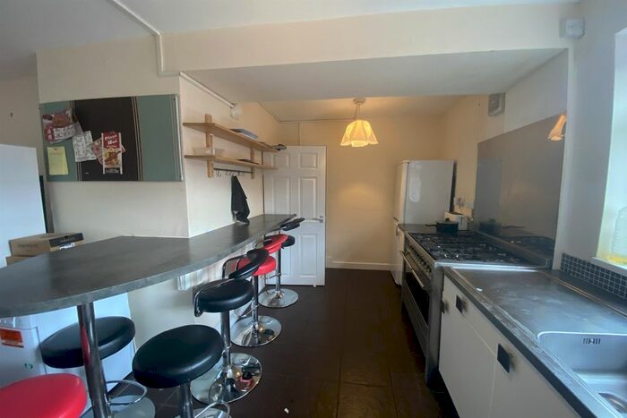 1 Bedroom Semi-Detached House To Rent In Lilac Grove (Room ), Beeston, NG9