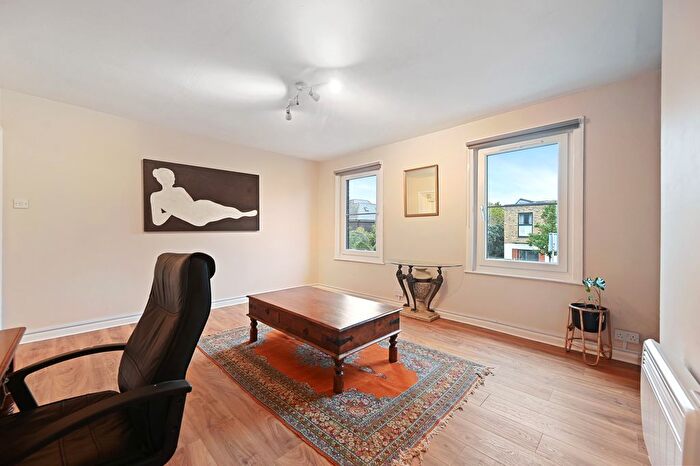 1 Bedroom Maisonette To Rent In High Street, Egham, TW20