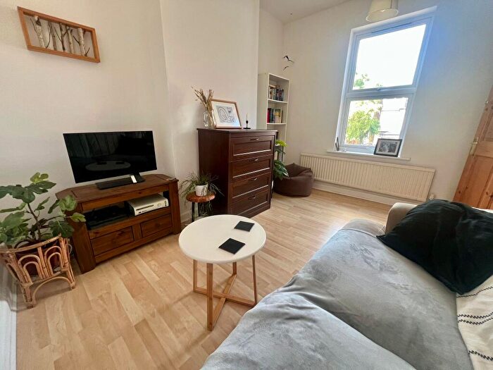1 Bedroom Flat To Rent In Bedroom Flat With Study And Living Area!, LN1