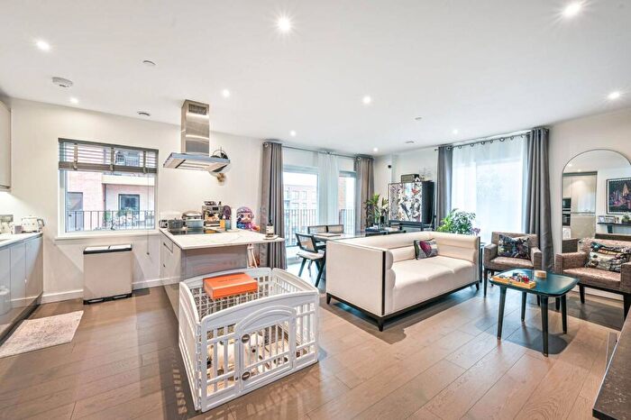 3 Bedroom Flat For Sale In Thonrey Close, Colindale, London, NW9