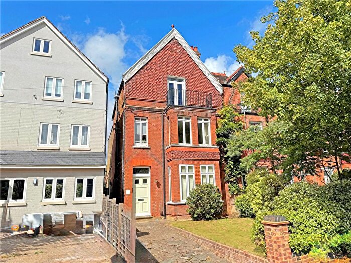 2 Bedroom Flat For Sale In Oxford Road, Teddington, TW11