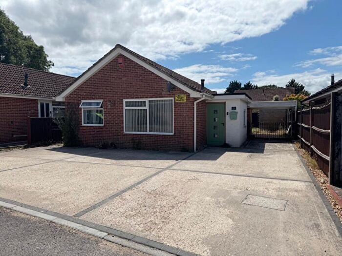 3 Bedroom Detached Bungalow For Sale In Sycamore Drive, Southampton, SO45