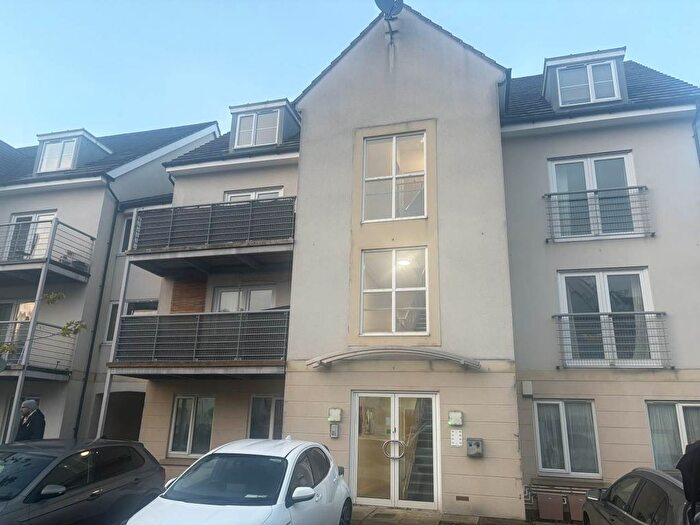 2 Bedroom Flat To Rent In Kingswood, Bristol, BS15