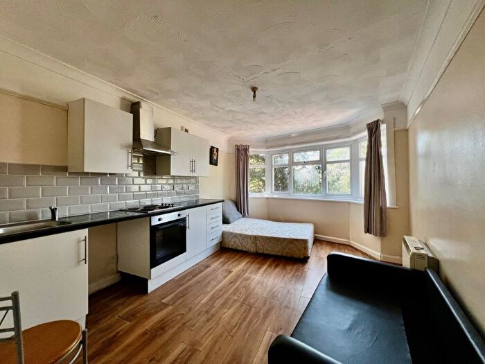 1 Bedroom Apartment To Rent In Weston Lane, Southampton, SO19