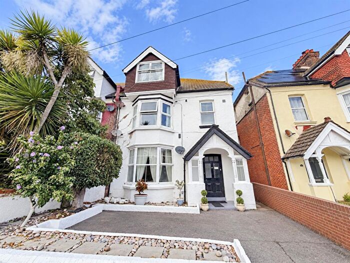 2 Bedroom Flat To Rent In Jameson Road, Bexhill, TN40