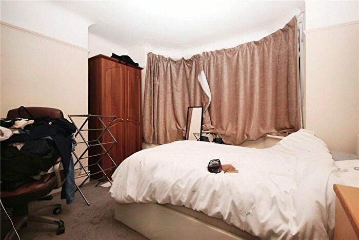4 Bedroom Semi-Detached House To Rent In Beckingham Road, Guildford, Surrey, GU2
