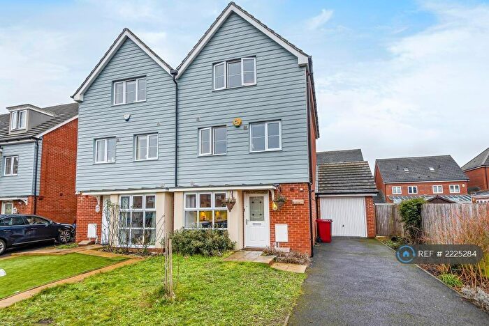 4 Bedroom Semi-Detached House To Rent In Collier Close, Slough, SL1