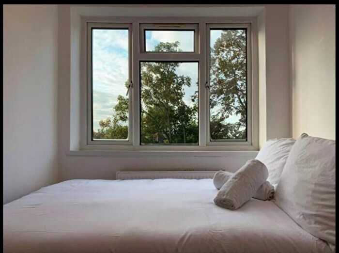 Studio To Rent In Forty Lane, Wembley, Middlesex, HA9