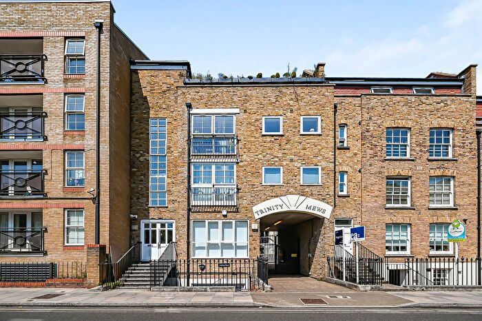 2 Bedroom Flat For Sale In Trinity Mews, Stepney, E1