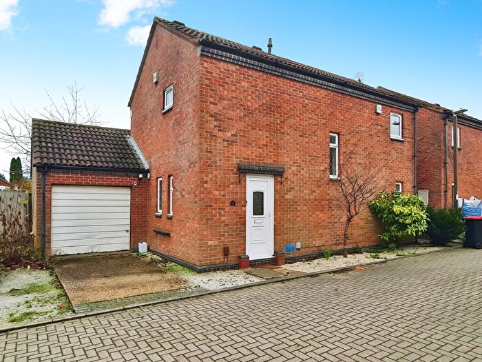 4 Bedroom Detached House For Sale In Smeaton Close, Milton Keynes, MK14