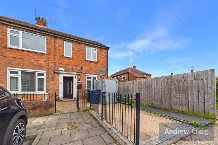 2 Bedroom Apartment For Sale In Falstone Square, Gosforth, NE3