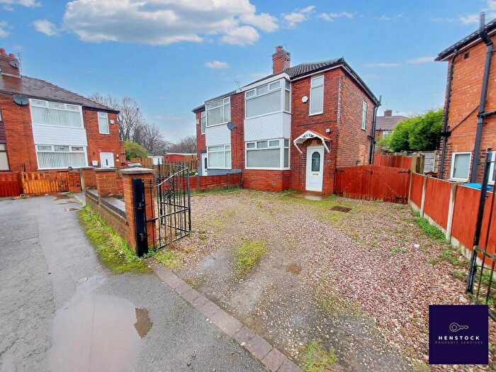 3 Bedroom Semi-Detached House For Sale In Welbeck Avenue, Chadderton, Oldham, OL9