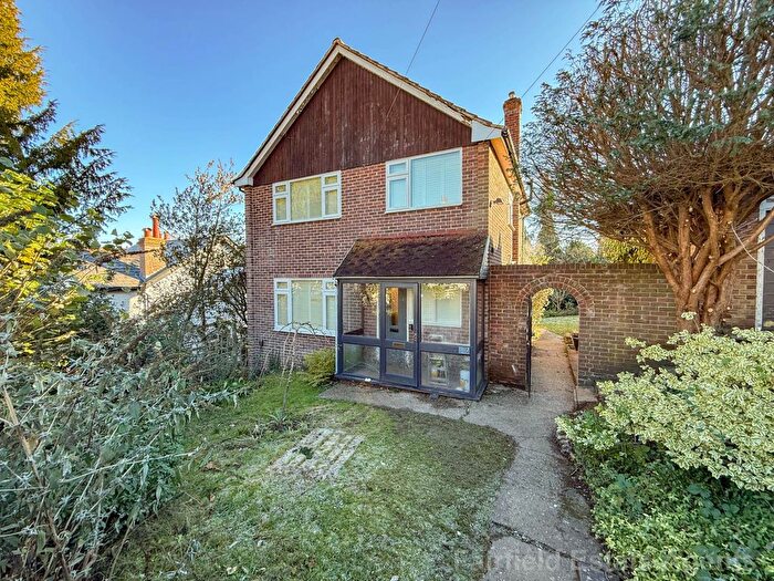 3 Bedroom Detached House To Rent In South Road, Chorleywood, WD3