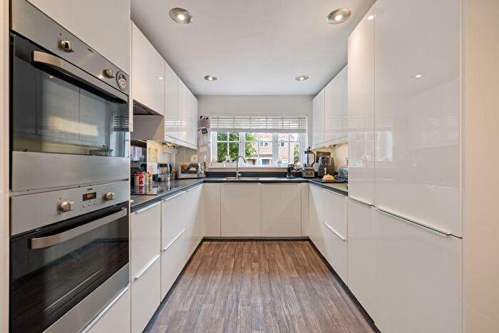 5 Bedroom Detached House For Sale In Kidd Road, Chichester, PO19