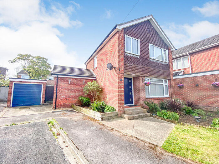 3 Bedroom Detached House For Sale In Osterley Close, Botley, SO30