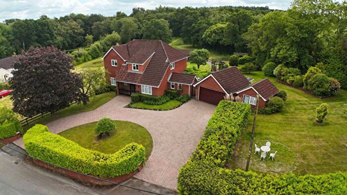 3 Bedroom Detached House For Sale In Lonnen Road, Wimborne, BH21