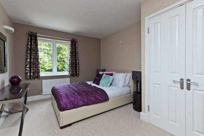 2 Bedroom Apartment To Rent In Beaufort Road, Kingston Upon Thames, KT1