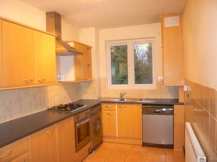 2 Bedroom Flat To Rent In Garden Court, Holden Road, Finchley, London, N12