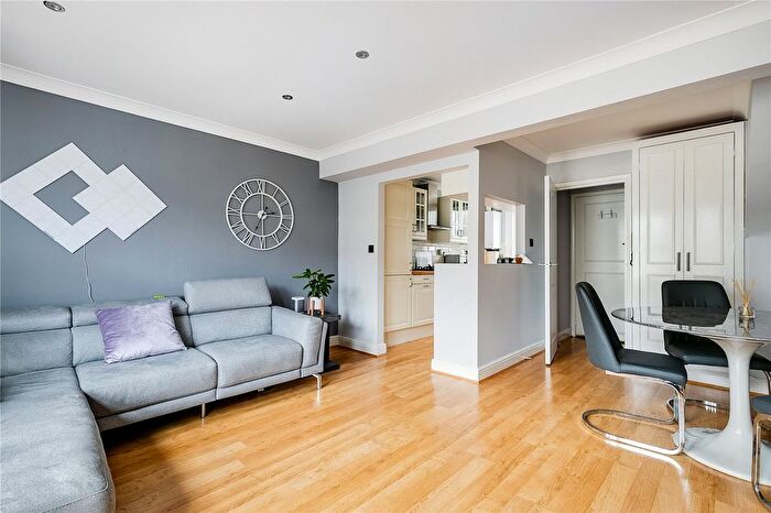 2 Bedroom Flat To Rent In Greyhound Road, Fulham, W6