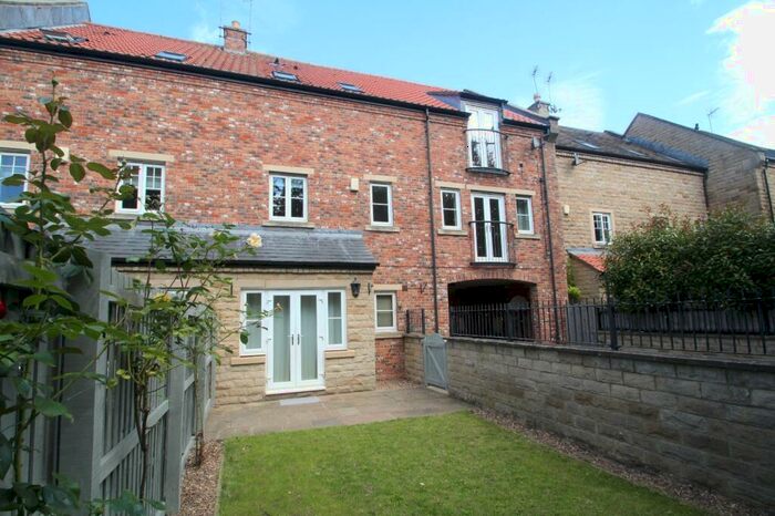 4 Bedroom House To Rent In Micklethwaite Grove, Wetherby, West Yorkshire, Uk, LS22