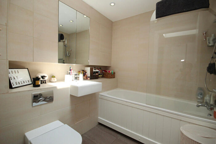 2 Bedroom Flat For Sale In Elm Road, Wembley, Middlesex, HA9
