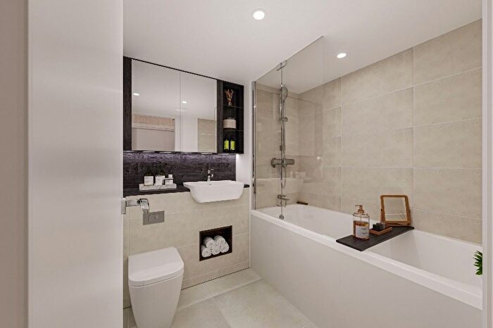 1 Bedroom Flat For Sale In Cranton Avenue, Hayes, UB3