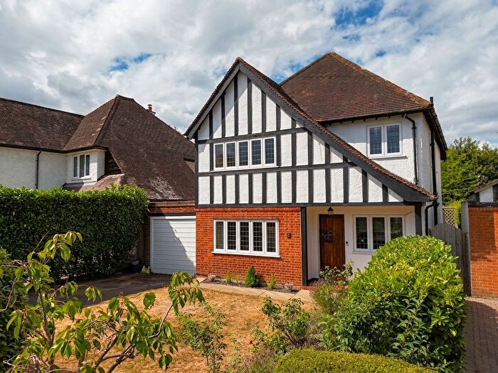 4 Bedroom Detached House For Sale In Newlands Avenue, Thames Ditton, KT7