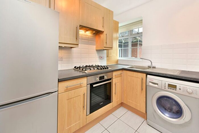 2 Bedroom Flat To Rent In Halton Road, Islington, London, N1