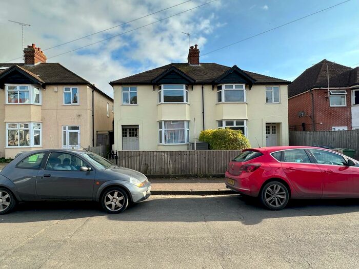 4 Bedroom Garage / Parking To Rent In Kenilworth Avenue, Oxford, OX4