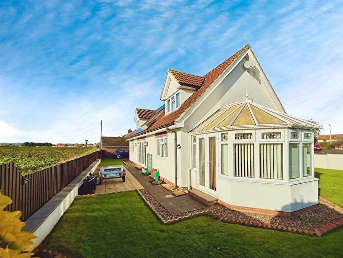 4 Bedroom Bungalow For Sale In Main Road, Westonzoyland, Bridgwater, TA7