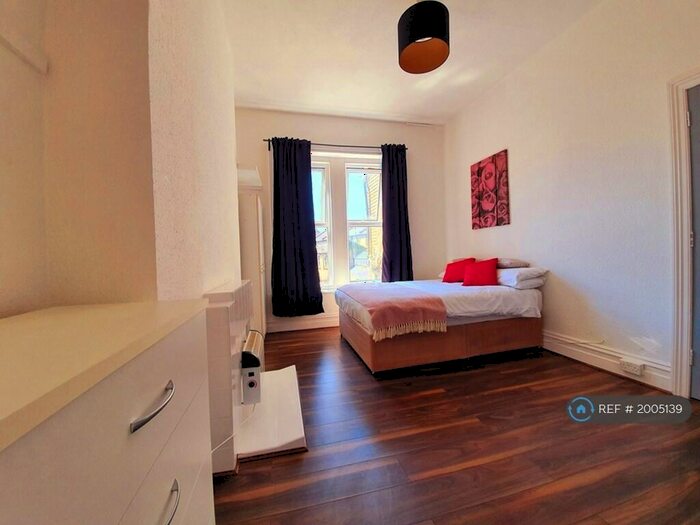 Studio To Rent In First Floor A Poole Road, Dorset, BH4