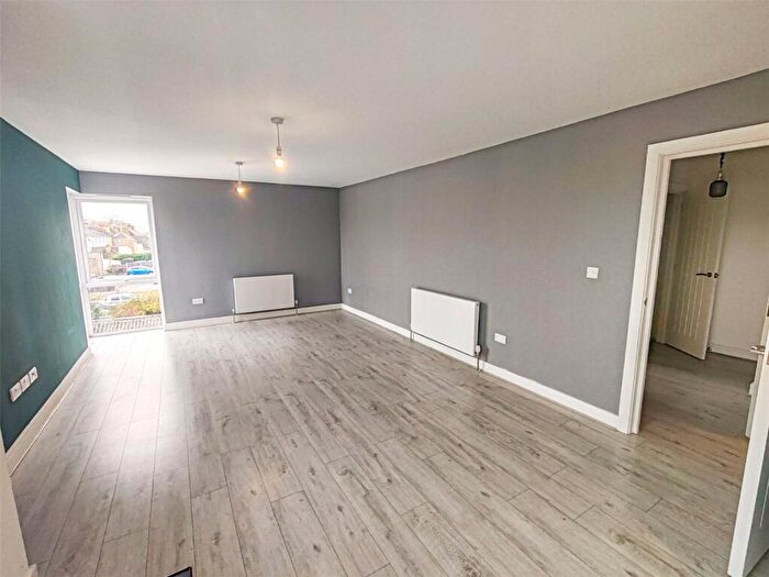 1 Bedroom Flat For Sale In Old Road, Chatham, Kent, ME4