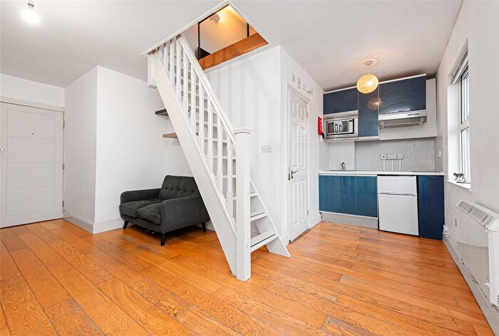 1 Bedroom Flat To Rent In Dollis Road, Finchley Central, London, N3